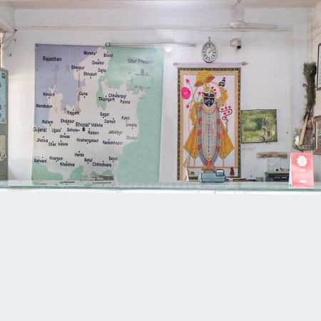 Oyo 14856 Resort Raghav Palace Indore Buitenkant foto