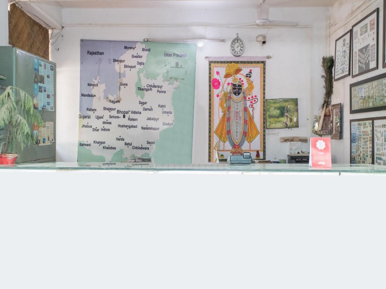 Oyo 14856 Resort Raghav Palace Indore Buitenkant foto